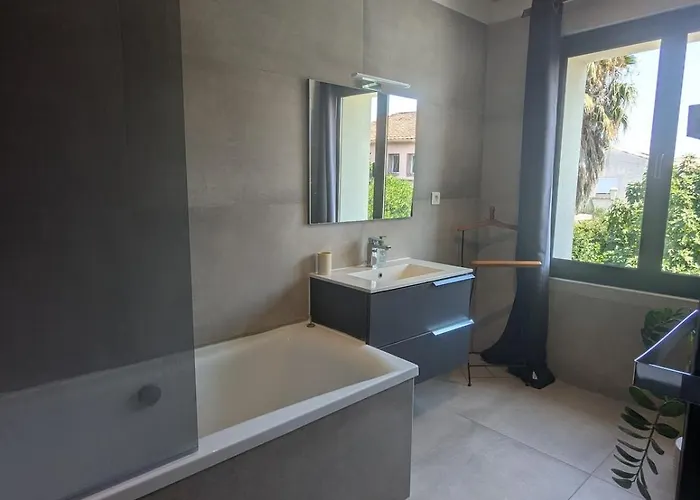 Maison Avec Piscine, House With A Pool *