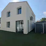 Будинок відпочинку Maison Avec Piscine, House With A Pool