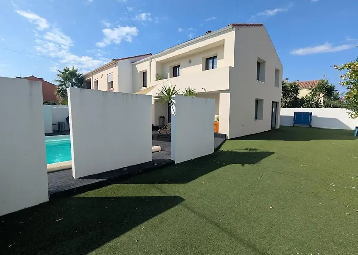 Maison Avec Piscine, House With A Pool Агд