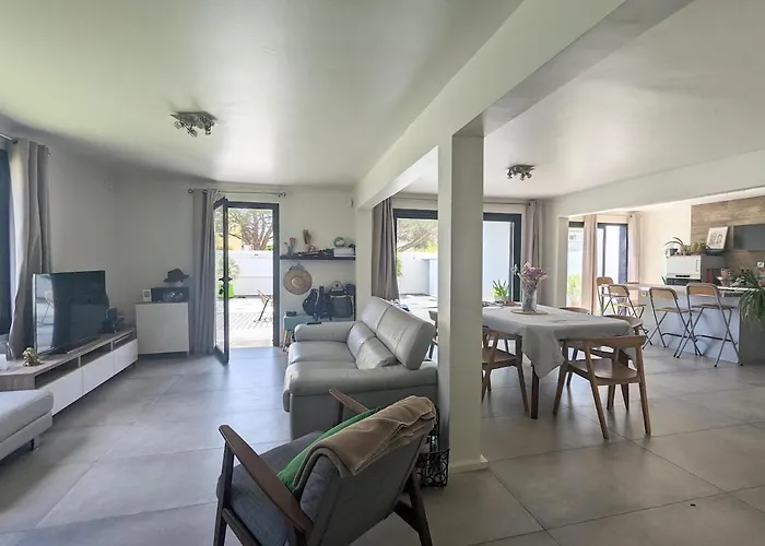 Maison Avec Piscine, House With A Pool *