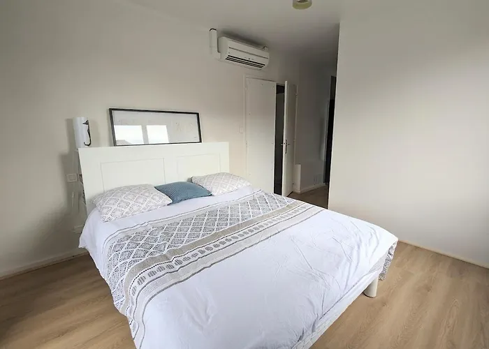 Maison Avec Piscine, House With A Pool *